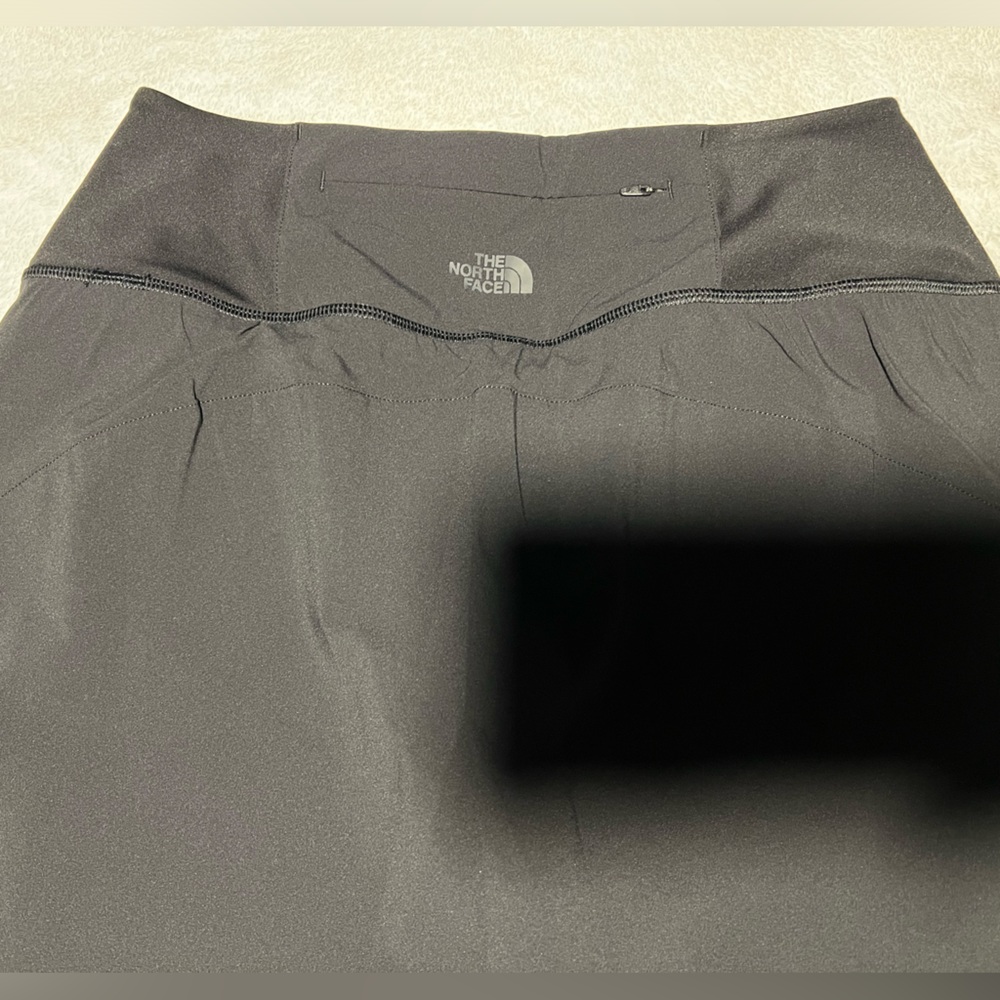 Women’s small north face skort. With small slit on thigh.